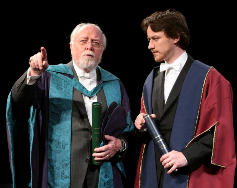Richard Attenborough (vlevo) v Royal Scottish Academy of Music a drama v Glasgow.