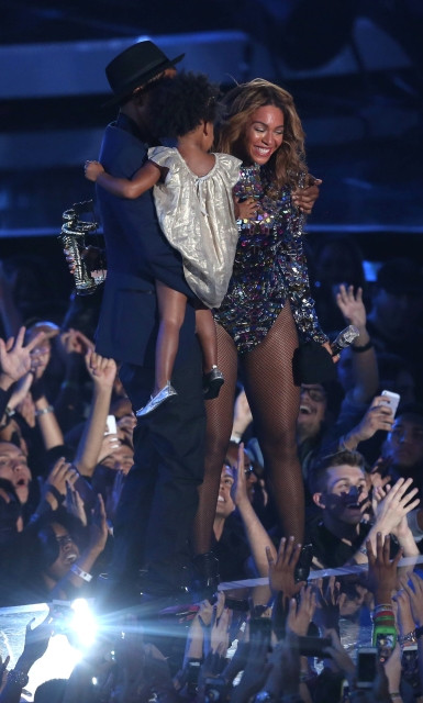 Beyoncé zářila štěstím - vedle manžela a dcery Blue Ivy.