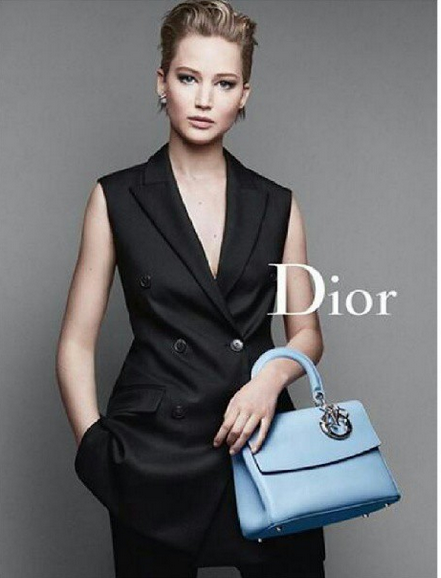 Lawrence teď pózuje pro Dior. 