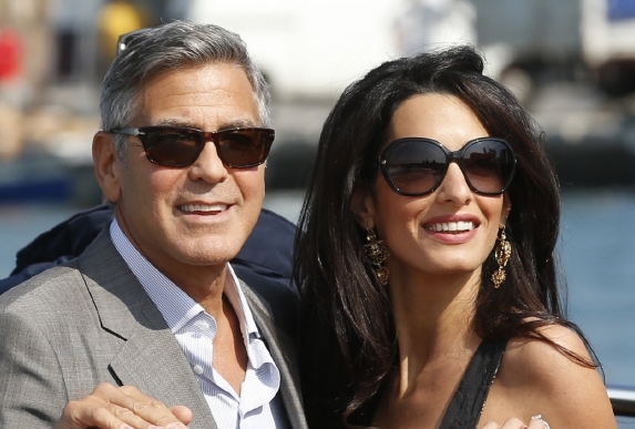 George Clooney se snoubenkou Amal Alamuddinovou v pátek v Benátkách.