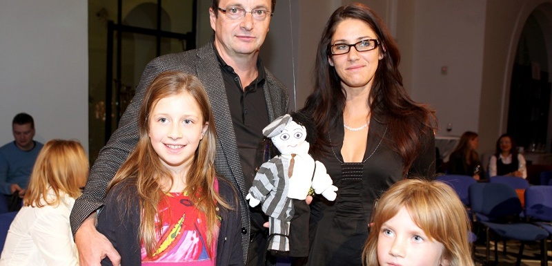 Michal Viewegh s manželkou a dcerami. 