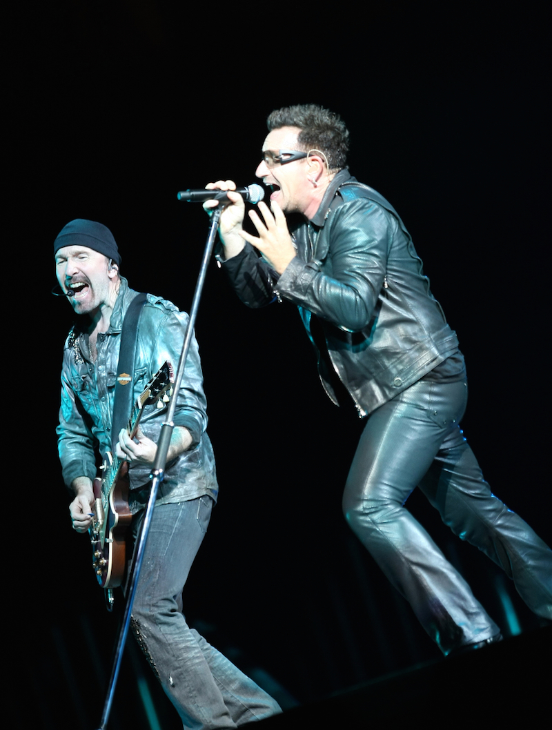 Bono brýle neodkládá nikdy.