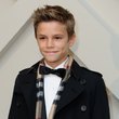 Romeo Beckham pokračuje v kariéře modela.