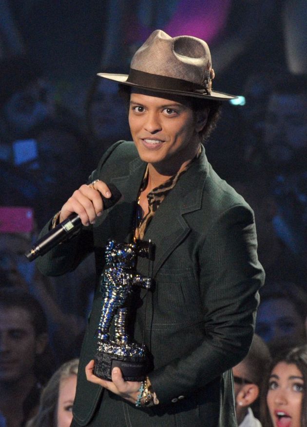 Bruno Mars si také nepřišel na malé peníze.
