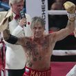 Mickey Rourke se vrátil do ringu.