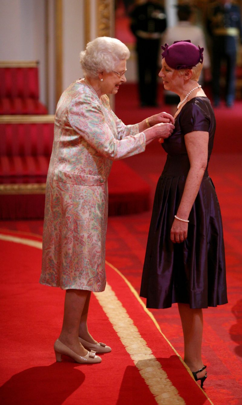 V roce 2011 získala Annie Řád britského impéria.