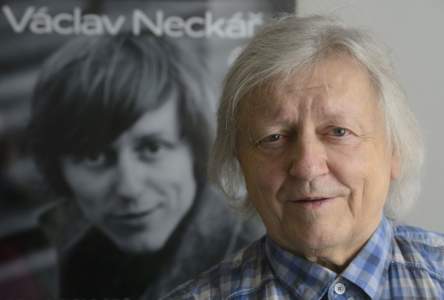 Václav Neckář má základnu fanynek, které ho zbožňují již několik desetiletí.