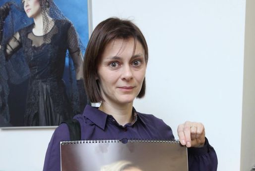Klára Trojanová křtila kalendář Slané ženy 2015.