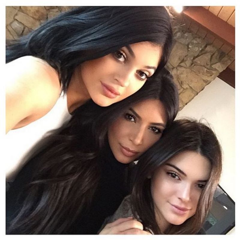 Kim Kardashianová se svými sestrami modelkami Kylie a Kendall.