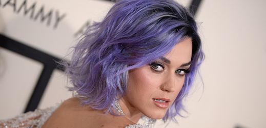 Katy Perryová podstoupí cokoliv, aby vypadala dobře.