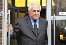 Dominique Strauss-Kahn na svůj sexuální apetit doplatil, prezidentský úřad tak dostal François Hollande.