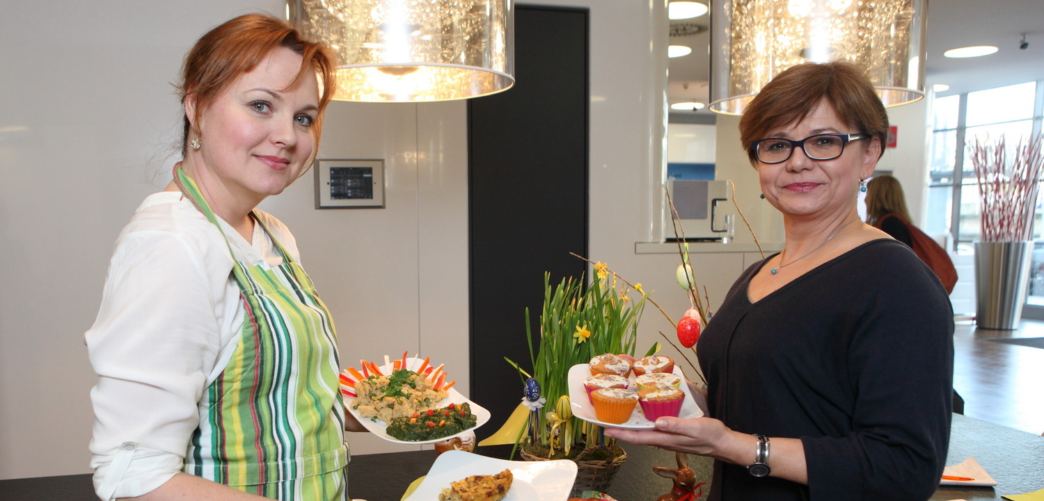 Kamila Špráchalová a Ivana Andrlová si společné vaření moc užívaly.