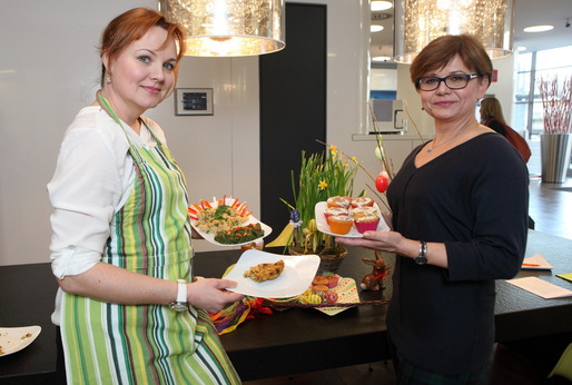 Kamila Špráchalová a Ivana Andrlová si společné vaření moc užívaly.