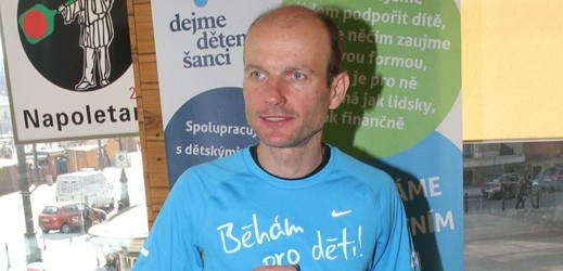 Běžecké legíny a pohodlné triko jsou Daliborův každodenní outfit.