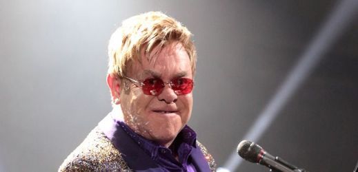 Elton John byl pořádně naštvaný.