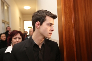 Nikos Agoratsios, který dal zpěvákovi jako první facku, dostal podmínku.