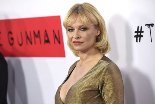 Pamela Andersonová nemá důvod k úsměvu.