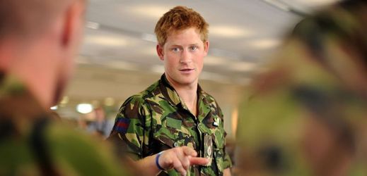 Princ Harry bude zase sloužit v armádě.