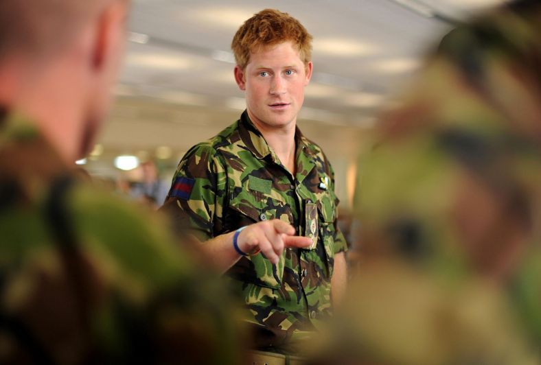 Princ Harry bude zase sloužit v armádě.