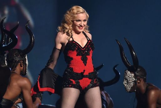 Madonna je rebelka a pravidla slušného chování pro ni neplatí.