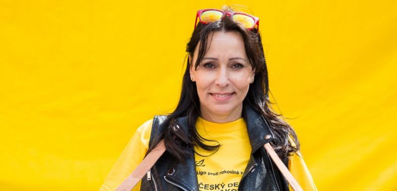 Heidi Janků prodávala žluté kytičky na podporu boje s rakovinou. 