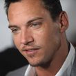 Jonathan Rhys Meyers zase pije.
