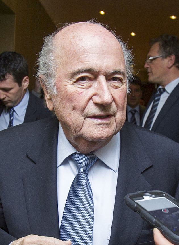 Sepp Blatter se může pyšnit vztahem s Irinou.