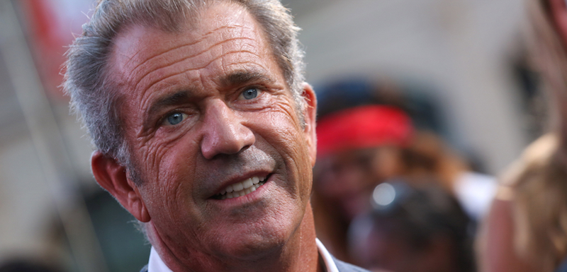 Mel Gibson se vrací k soudu.