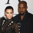 Kim Kardashianová a Kanye West čekají druhé dítě a mění zásady.