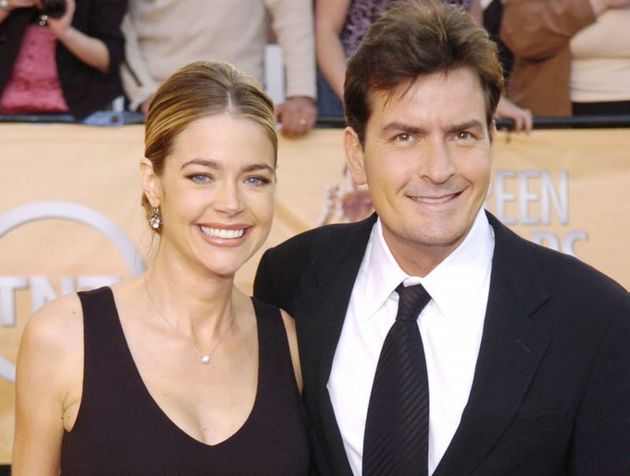 Charlie Sheen a jeho bývalá žena Denise Richards, kterou nyní z duše nenávidí. Proč, to ví jen on sám.