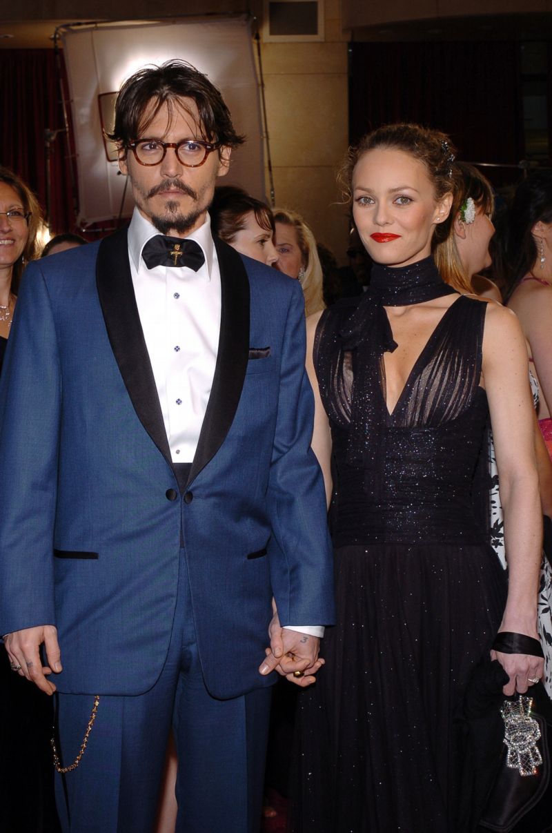 Otcem mladé dívky je Johnny Depp.