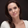 Angelina Jolie se setkala s dívkou v uprchlickém táboře.