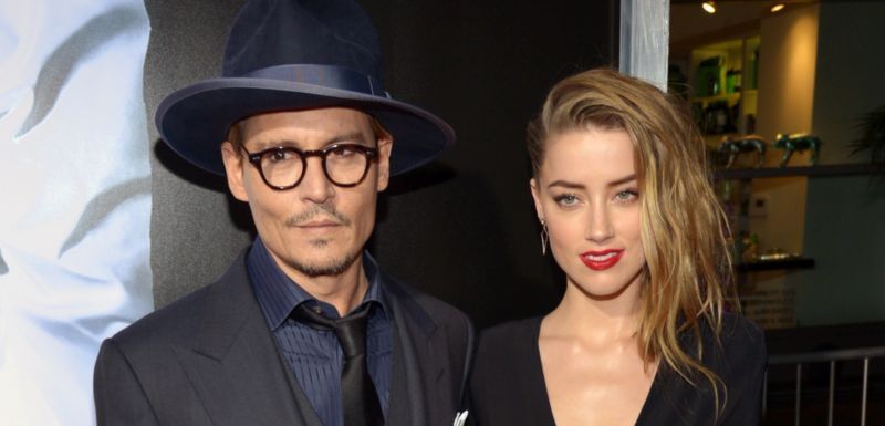 Zločinci Johnny Depp a Amber Heardová jsou dopadeni.