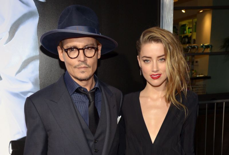 Zločinci Johnny Depp a Amber Heardová jsou dopadeni.