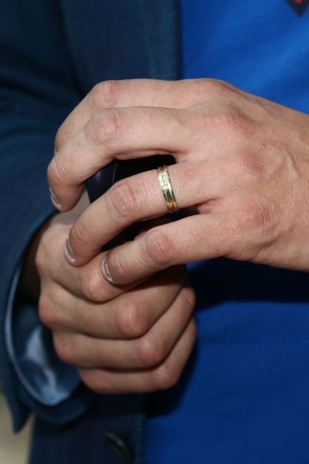Ondřej se pochlubil snubním prstenem.