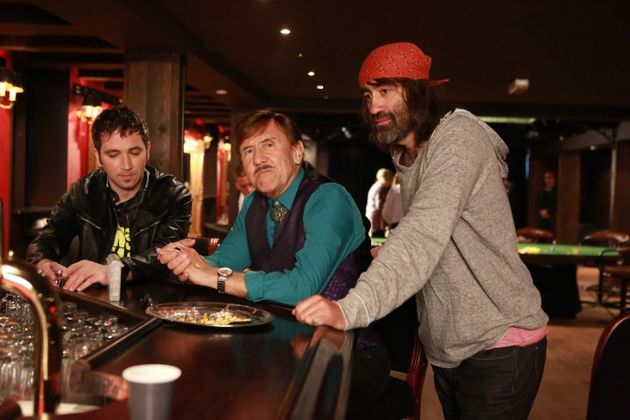 Na snímku s dalšími kolegy, kteří film natáčeli.