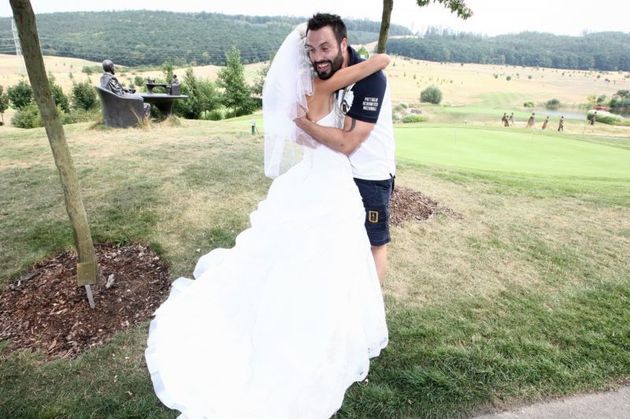 Vašek Noid Bárta se setkal se svojí fanynkou, která v golfovém resortu zrovna měla svatbu.