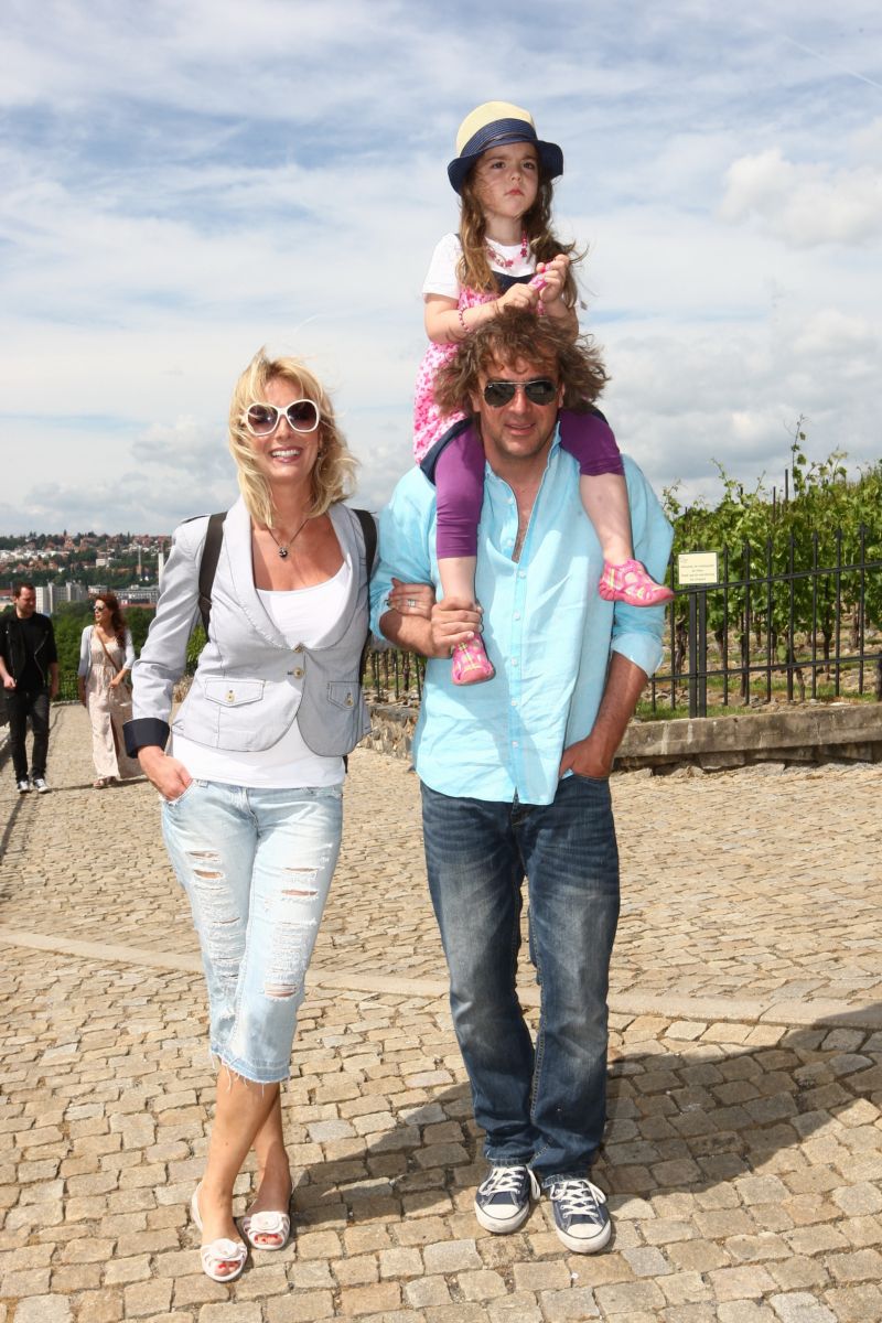 S manželem Tomášem Matonohou a nejmladší dcerou Larou.