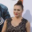 Alyssa Milano bojuje za právo matky své dítě nakrmit.