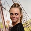 Cara Delevingne a její lišácký pohled.