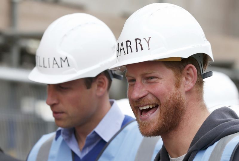 Princové William a Harry se zapojili do charitativního projektu.