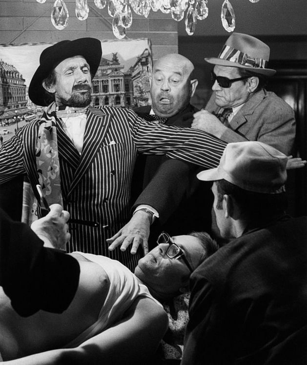 Další komedie, kde zazářil Lipský po boku svých kolegů Josefa Kemra, Josefa Hlinomaze a Jaroslava Moučky, se jmenovala Čtyři vraždy stačí, drahoušku.