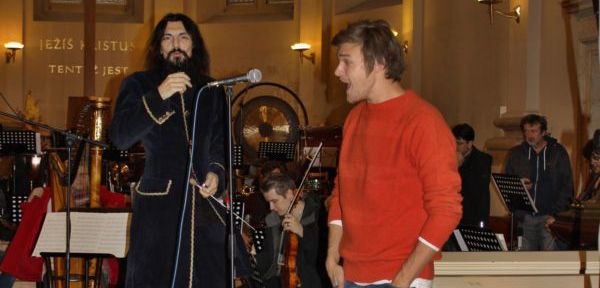 Vojta Dyk natáčel CD s Varhanem Orchestrovičem Bauerem v kostele U Salvátora.