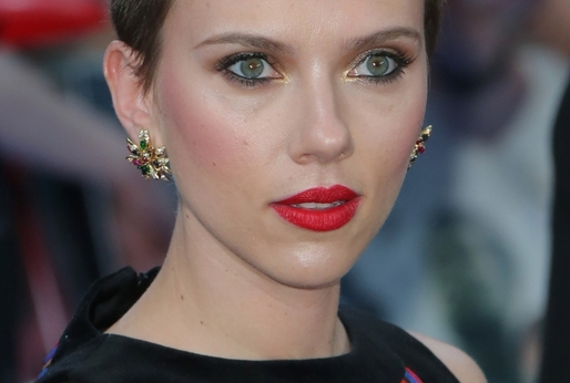 Scarlett Johansson šílí z ptactva.