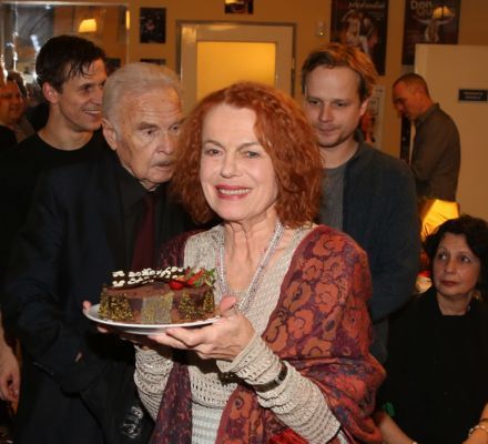 Iva Janžurová dostala po premiéře dort.