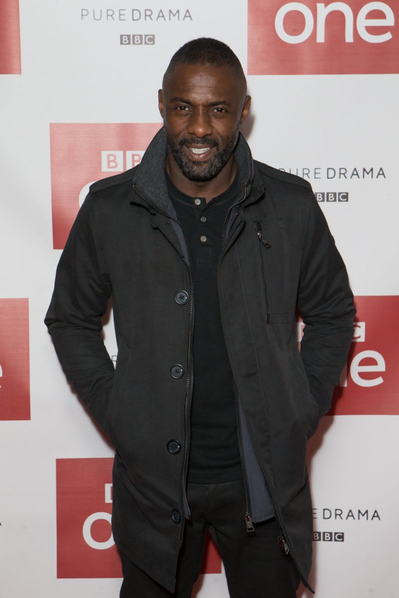 Idris Elba je sice skvělý herec, ale Jamese Bonda by hrát rozhodně neměl podle názoru Rogera Moora.