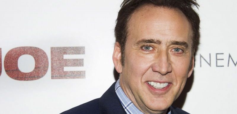 Nicolas Cage si koupil kradenou dinosauří lebku.