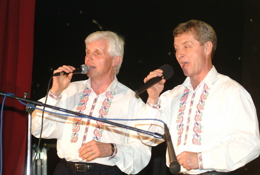 Jožka Šmukař (vpravo) a Jiří Helán při koncertu. 