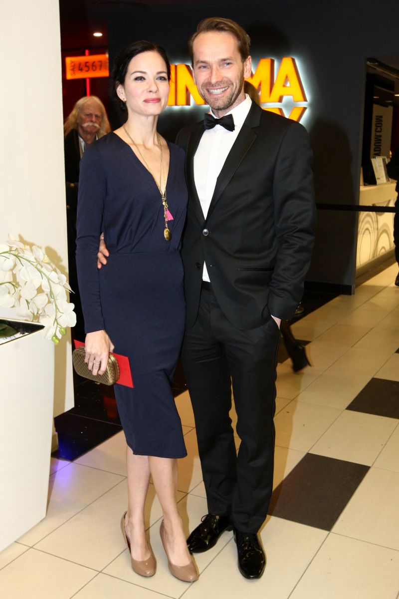 S partnerkou, rovněž herečkou Zuzanou Šulajovou, je Révai velmi šťastný.