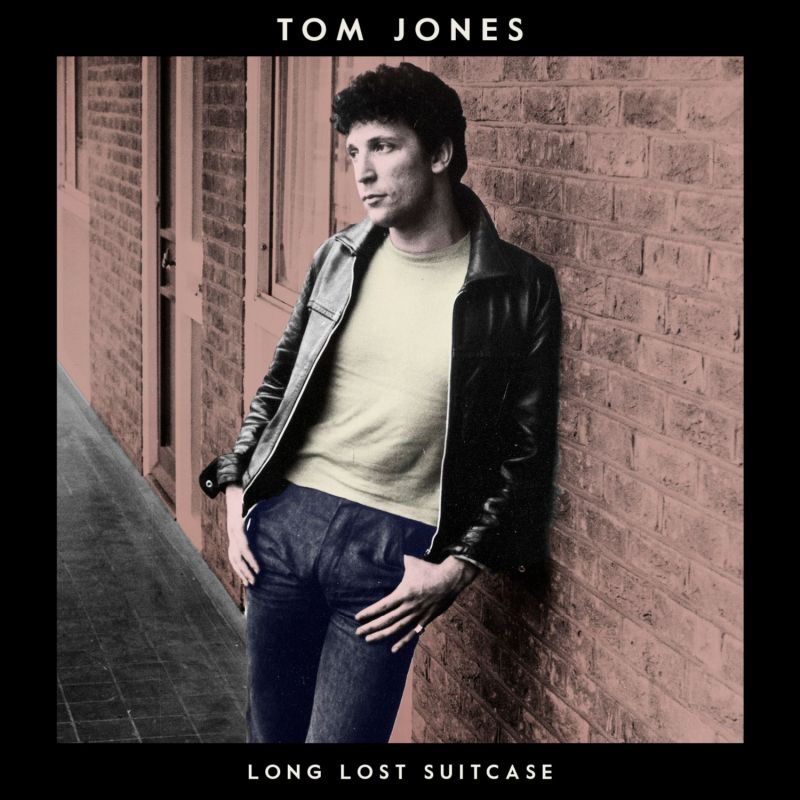 Nejnovější album s názvem Long Lost Suitcase vydal Tom Jones v loňském roce.